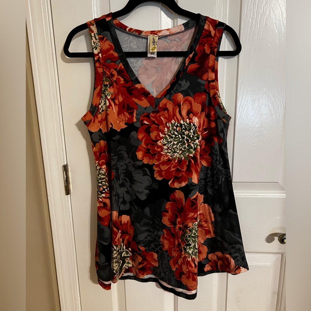 Lara fashion sleeveless top